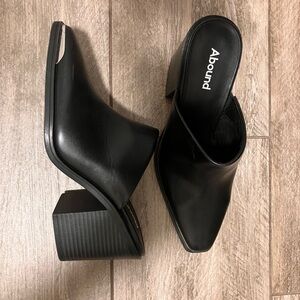 Abound Sleek Black Women's Clogs